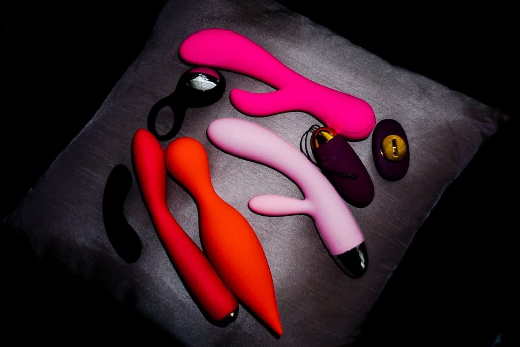 Best Dildos 2022: Reviews & Buyer’s Guide